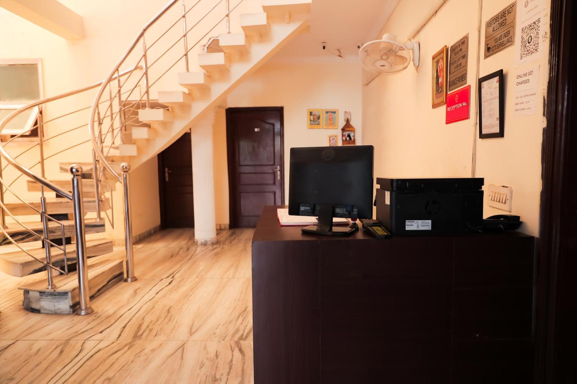 Hotel Green Villa - Near Anand Vihar Station 뉴델리 외부 사진